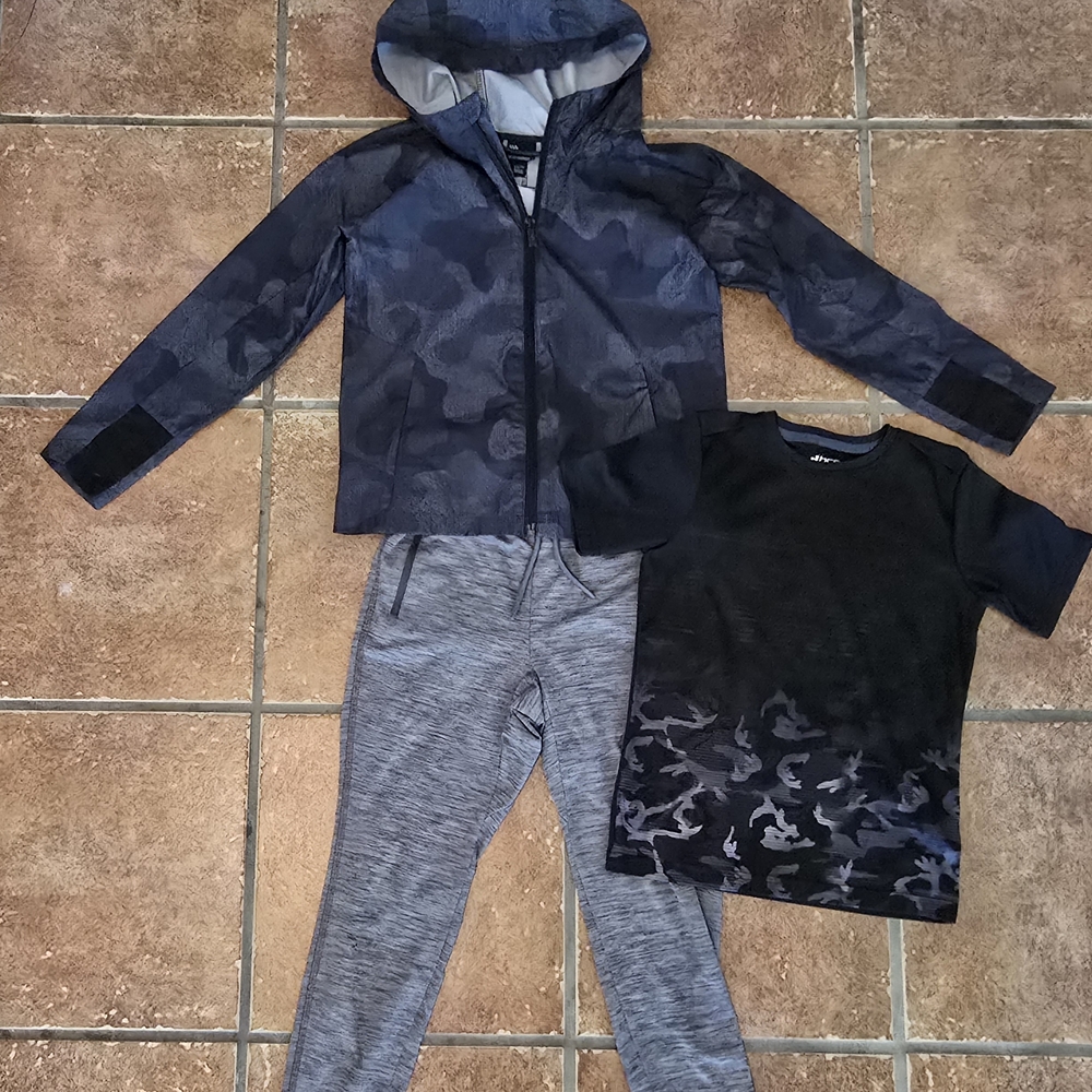 Camouflage Hoodie and T-Shirt Set with Gray Pants